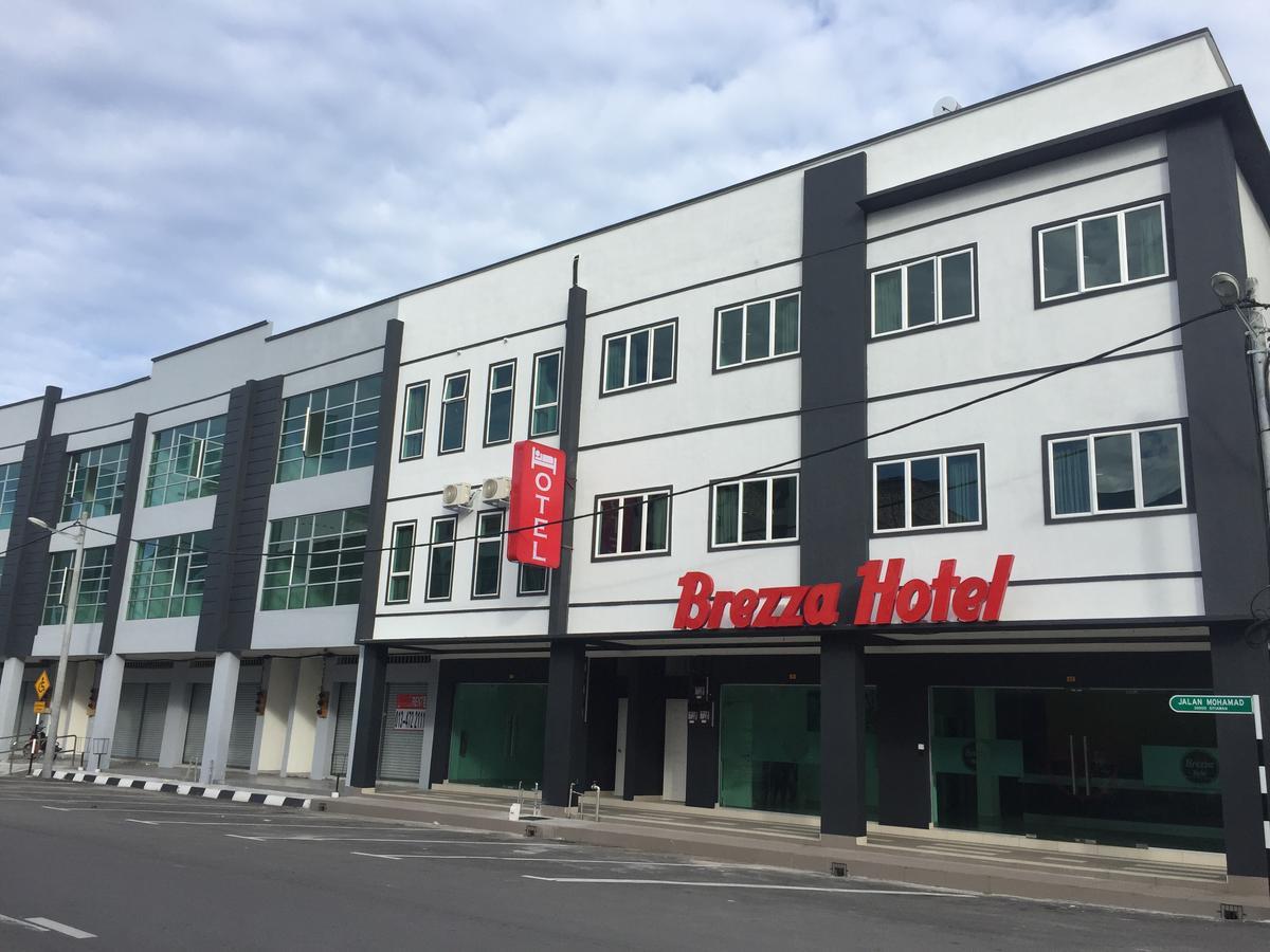 Brezza Hotel Sitiawan Exterior photo