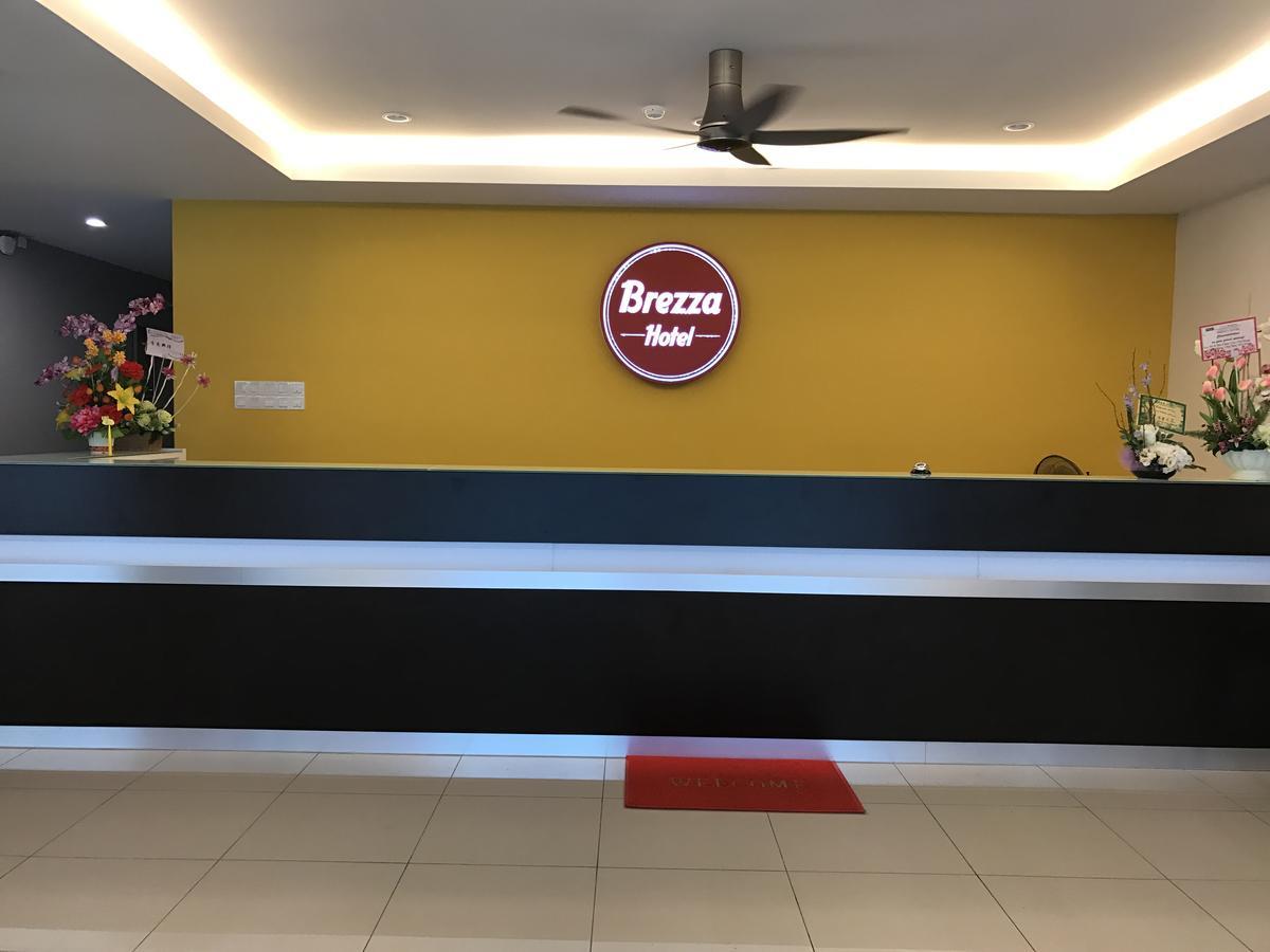 Brezza Hotel Sitiawan Exterior photo