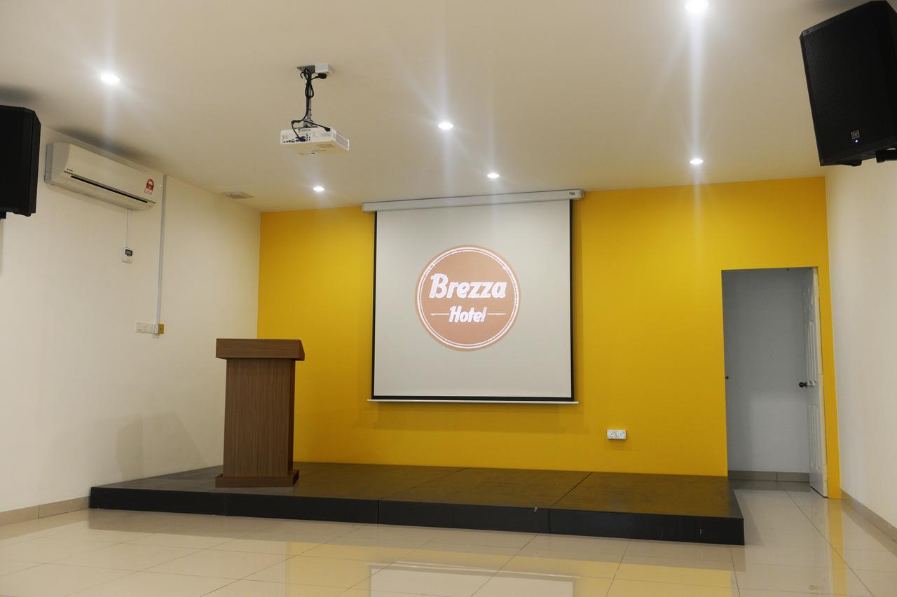 Brezza Hotel Sitiawan Exterior photo